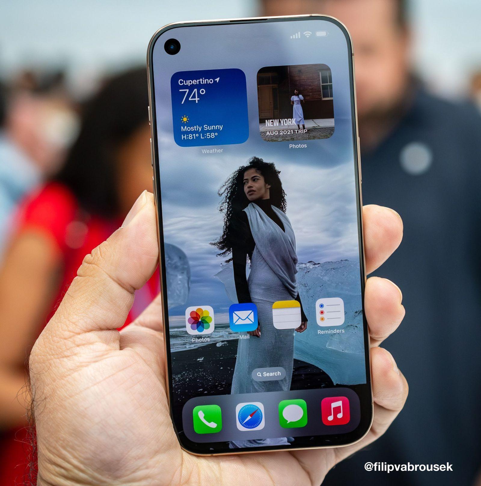 iPhone 18的屏幕是左上角单孔屏？！这也太丑了吧。缩小灵动岛还可以接受，因
