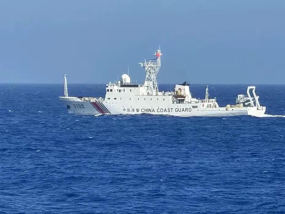 两岸舰船今天在东沙再次对峙！大陆海警船霸气喊话“中华民国不存在”，并用“中国台湾