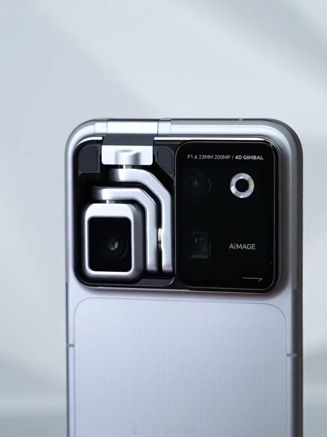 荣耀Robot Phone 在如此纤薄的机身内集成三轴机械防抖云台摄影机和706