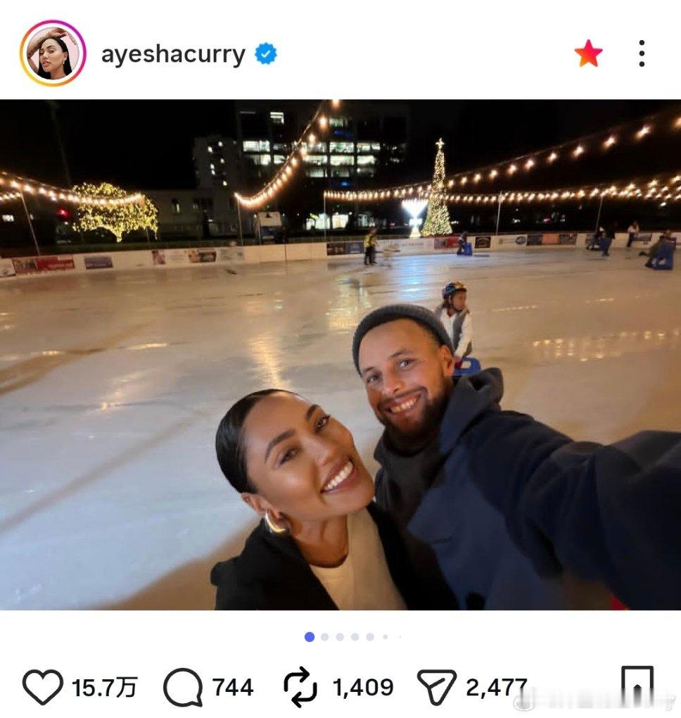 阿耶莎今天早些时候晒一家人的圣诞节！🎄 