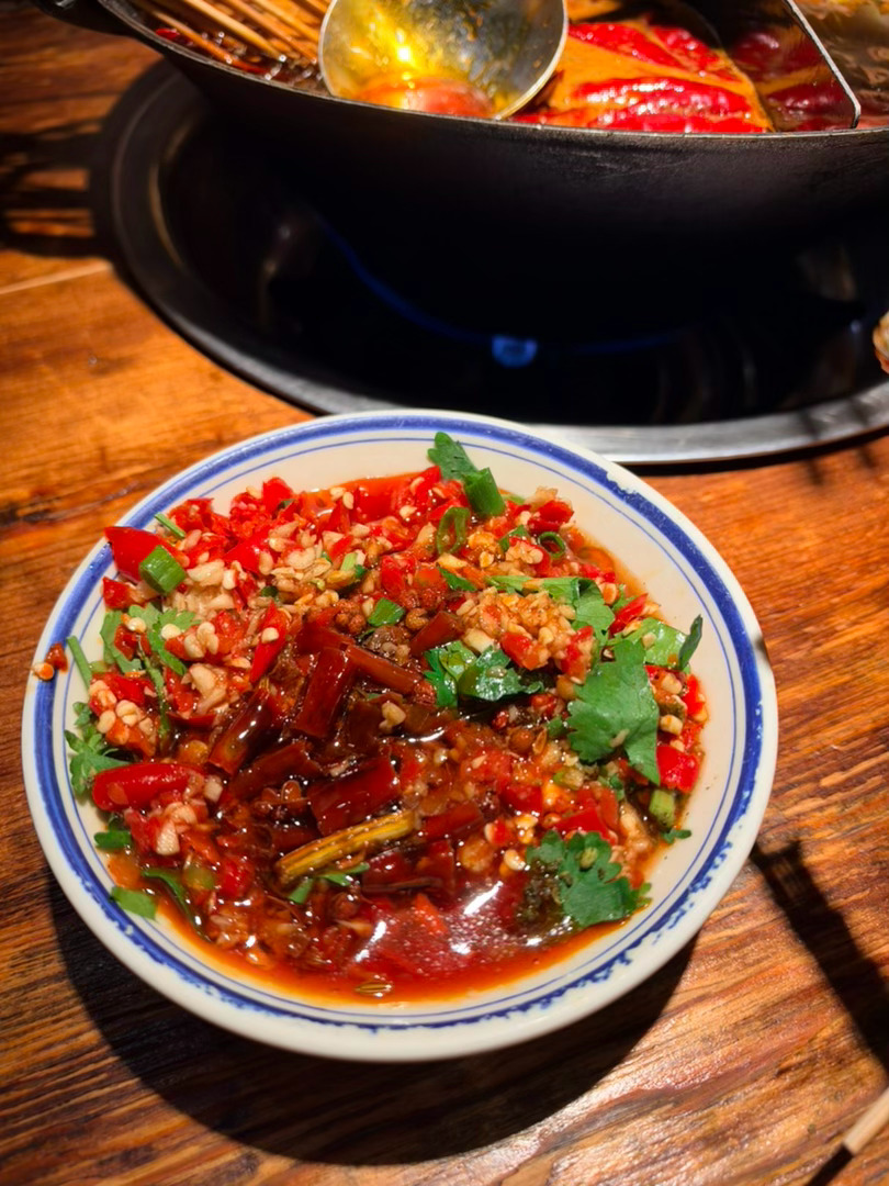 我宣布这个串串香店里的糖蒜牛肉在我心里封神了！！！  ​​​