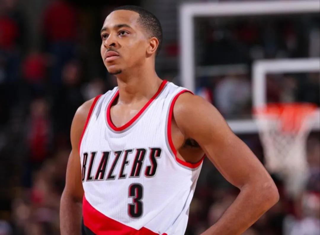 NBA今日球星红黑榜单——不言自明！
每日一榜，不言自明，球星好坏，一一展现。
