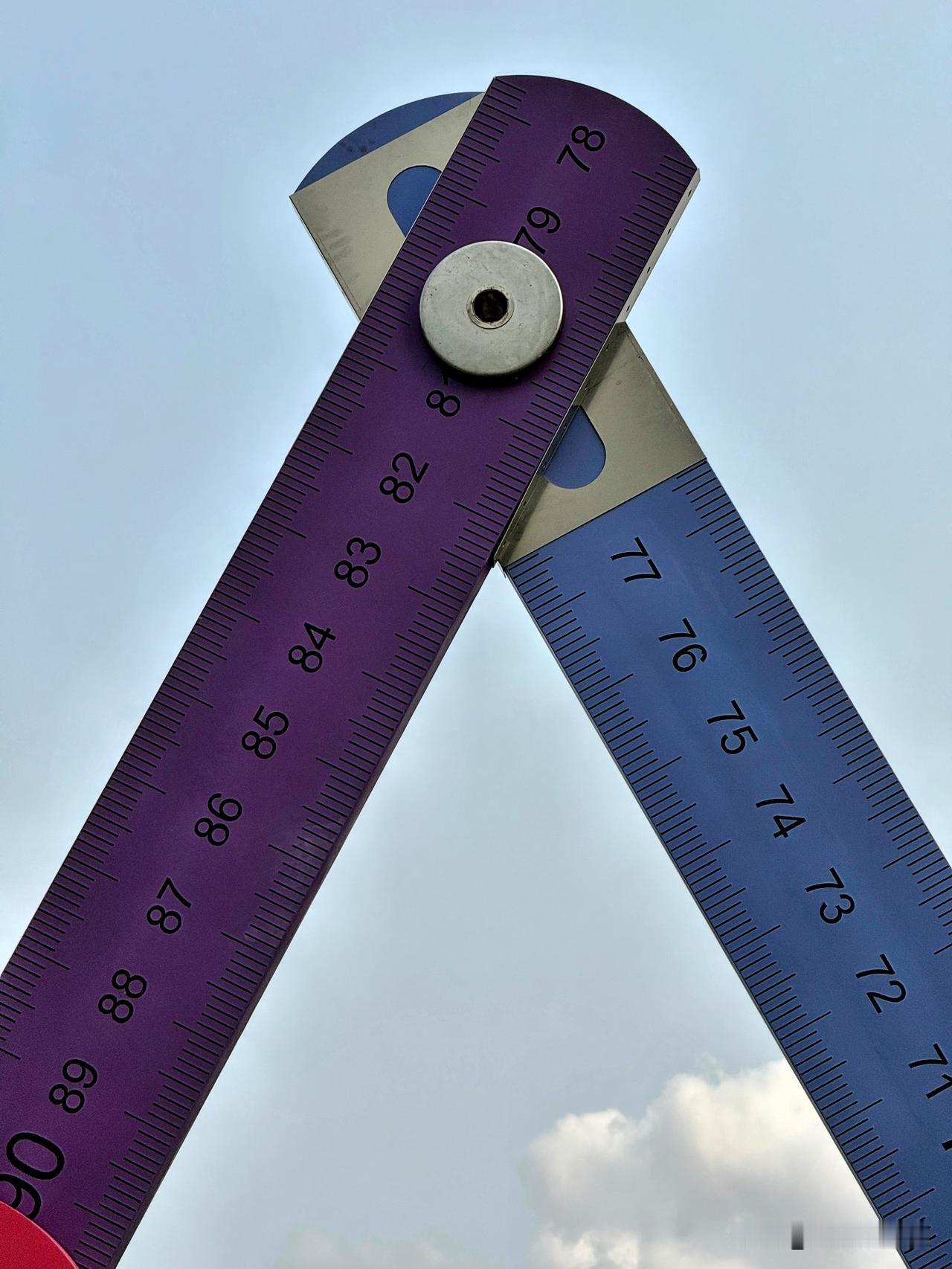 深圳蛇口K11的海景风光，那叫一个绝！站在K11附近，眼前的大海辽阔无垠，湛蓝的