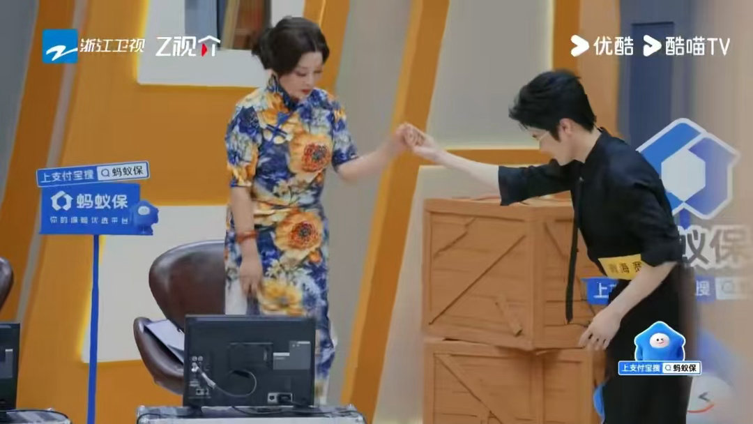 刘海宽跪求刘晓庆当他女朋友无限超越班 面试现场变告白现场，刘海宽直接向刘晓庆发出