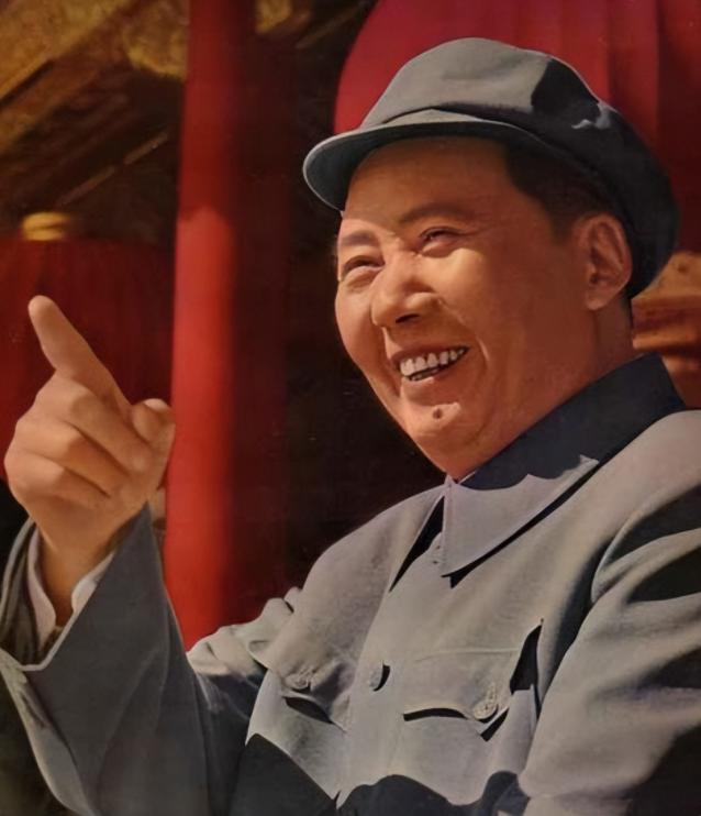 1976年9月8日，毛主席病危，他吃力地握笔写下三道横杠，又敲了三下木床，陪护人