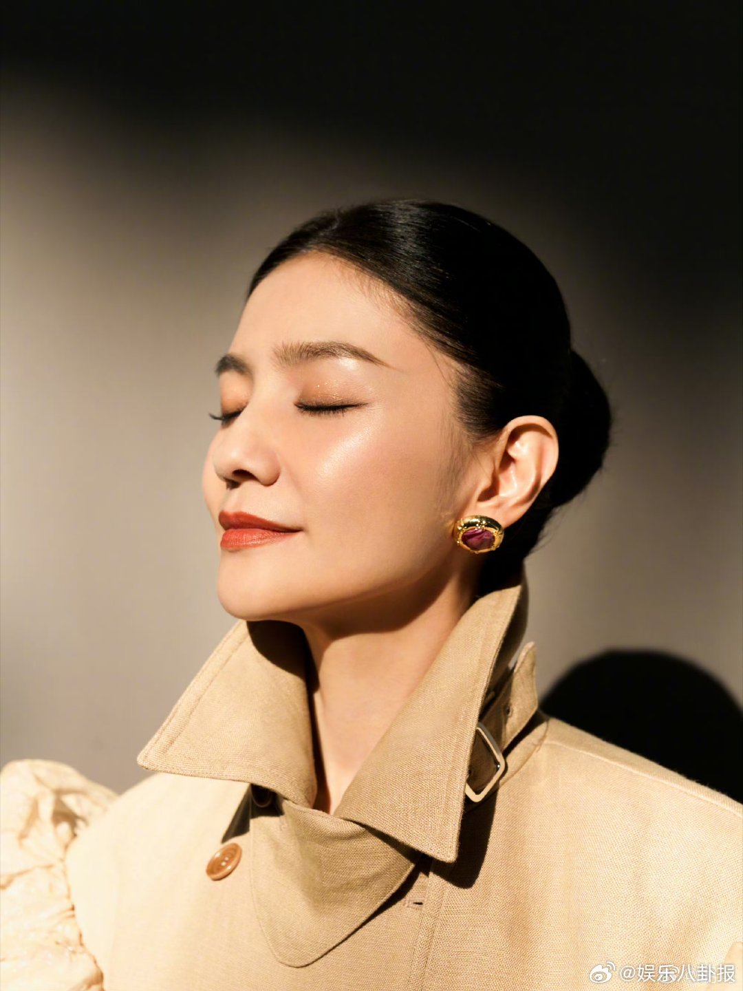 胡可出演重器重器里有胡可以演技赋能角色，胡可参演重器，一同品读波澜起伏的时代篇章