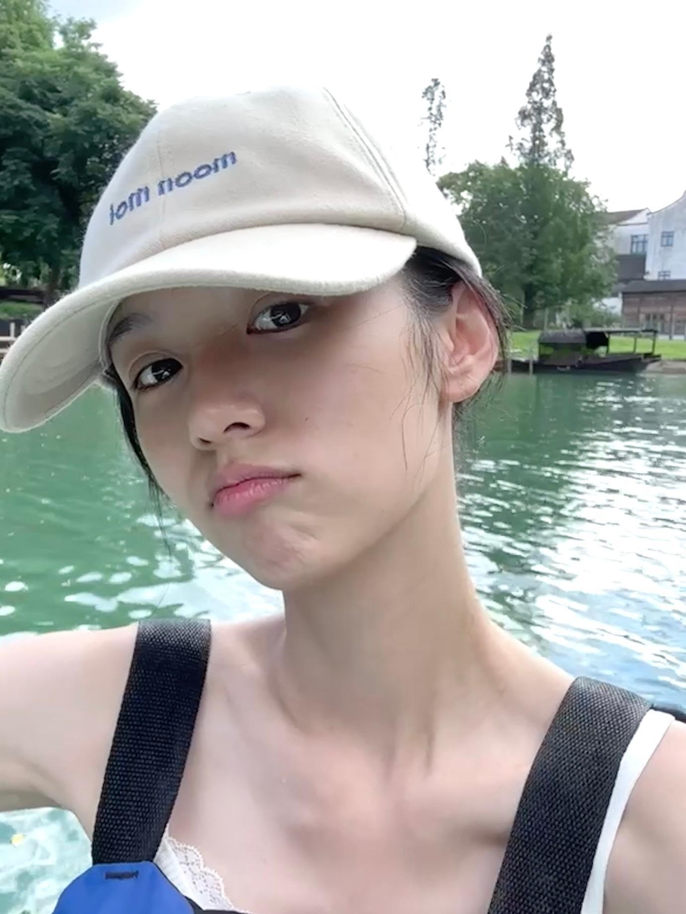 周也夏日玩水 ​​​