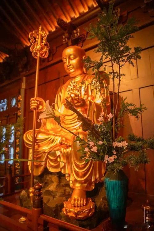 流传千年的，老人言: 
十男九色，无关人品。
口水是个宝，常吐身体好。
打死犟嘴