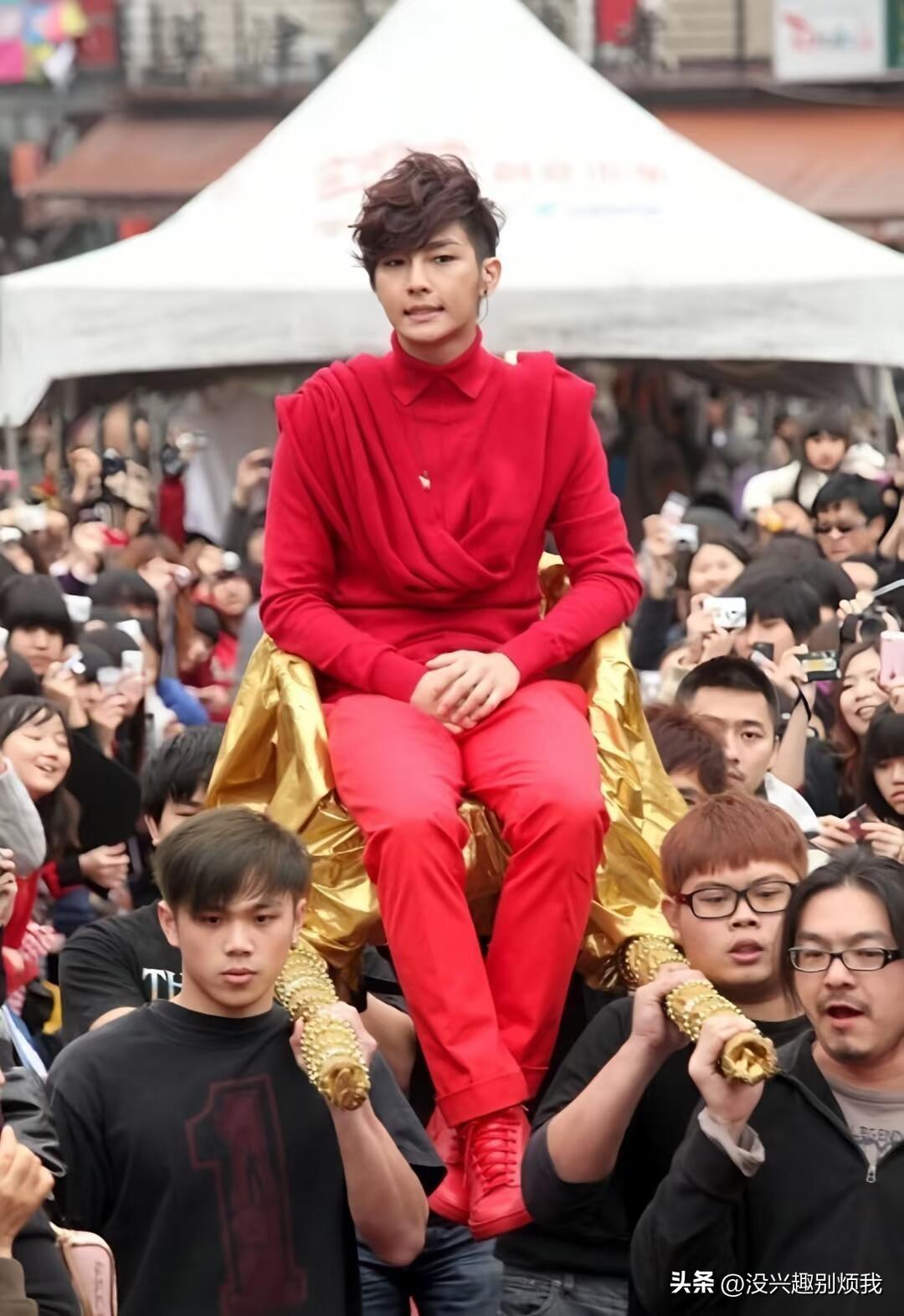 炎亚纶，干嘛捂着？[捂脸][捂脸]