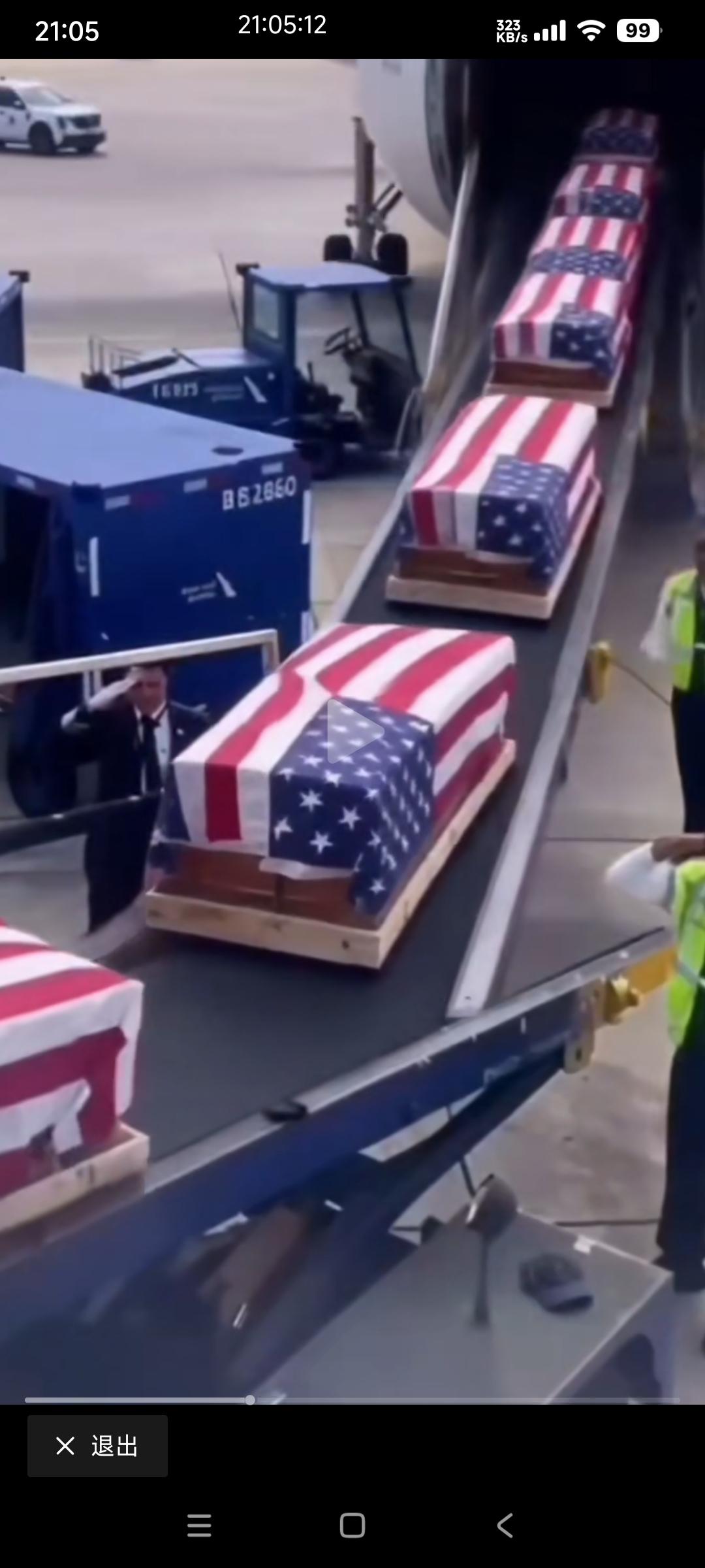 这是美军定制的不锈钢棺材，比美国民间的同款棺材价格贵了一半，唯一不同的是带军徽，