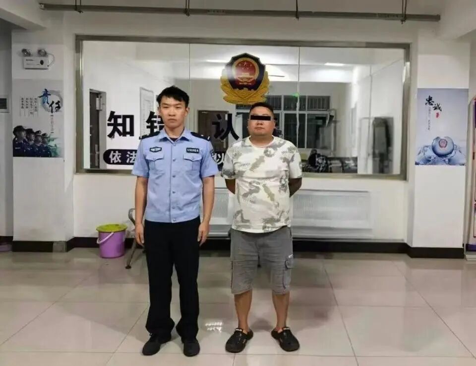 【#男子台球厅故意掀起女性裙摆被行拘#】近日，云南昆明达贝派出所快速查处一起公共
