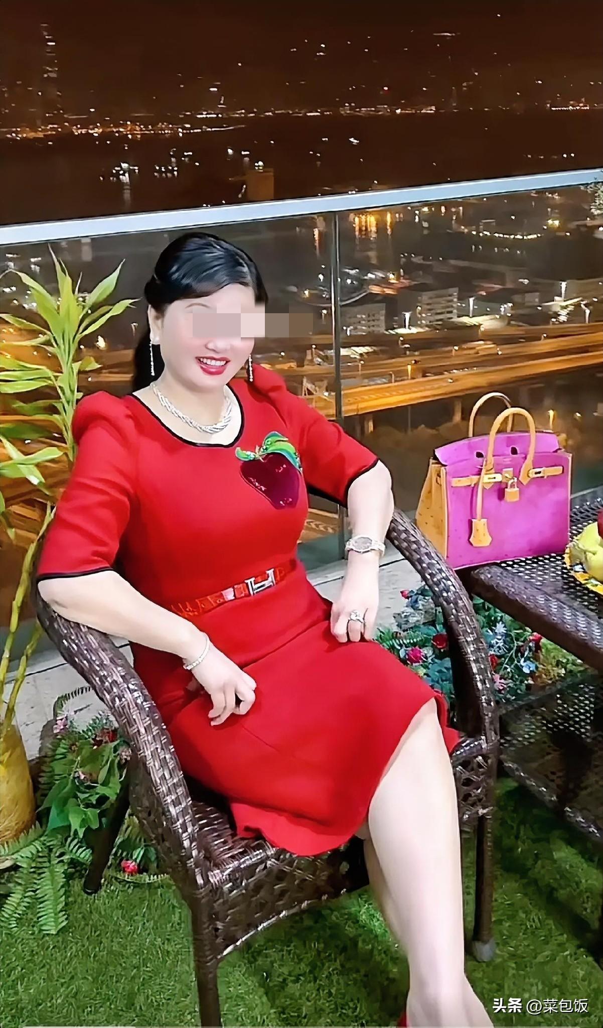 常在河边走
哪有不湿鞋的道理

很早以前就听说这位从海南文昌嫁去香港的名人，人称