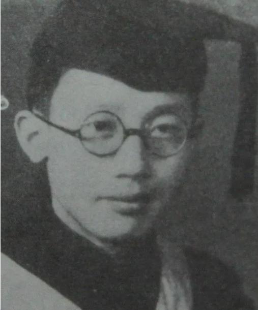 上世纪30年代，清华大学历史系破格录取了一位语文100分，英语0分，物理5分的“