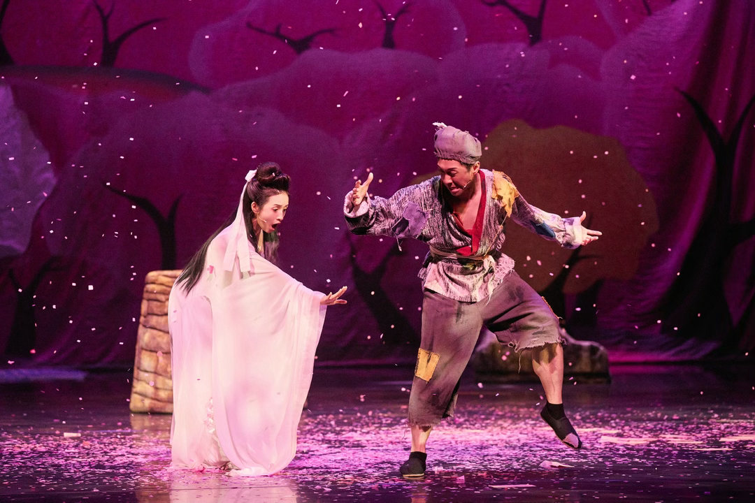 张震林依晨依旧现役法拉利 什么叫现役法拉利？就是这么多年过去了，这两人同框那个高