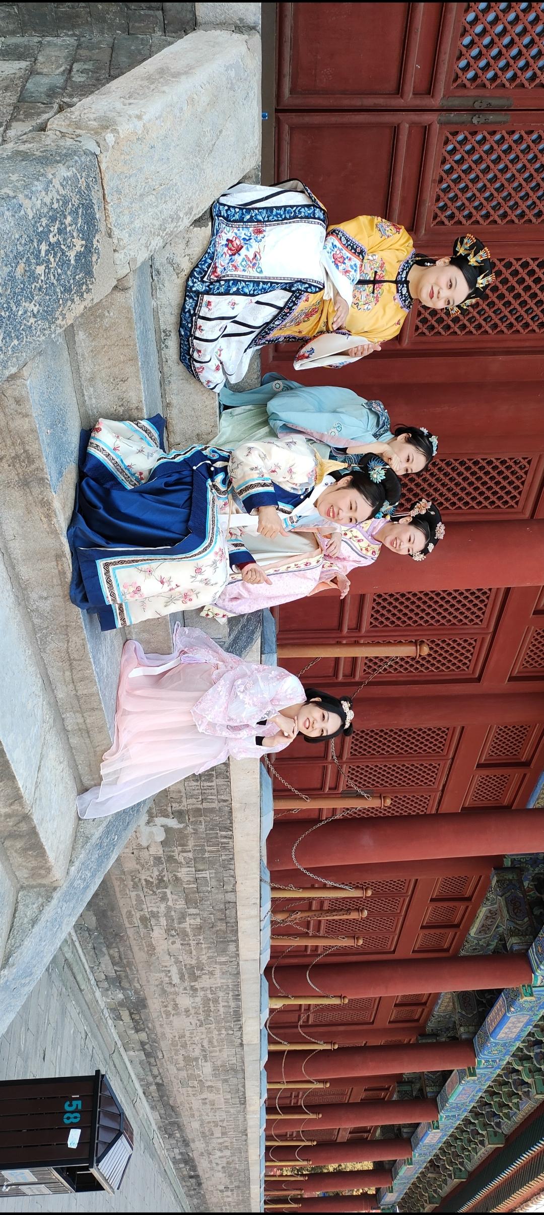 穿越时空的汉服之旅，打卡故宫的古典之美。