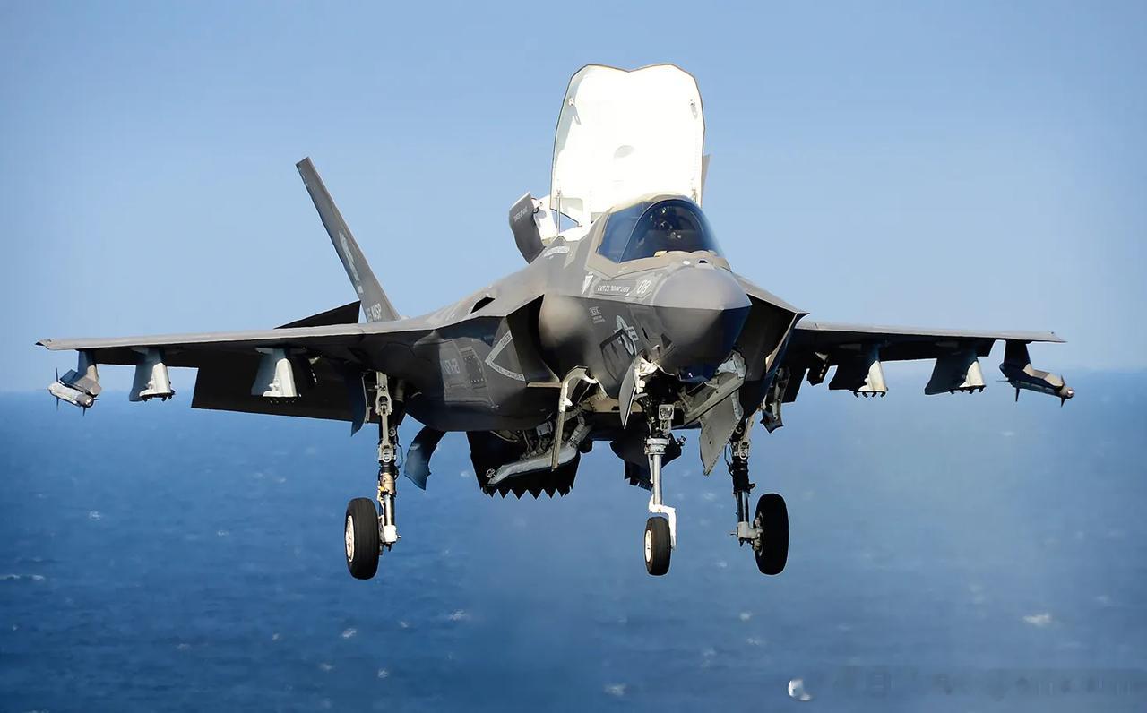 【全美最贵战机沦为“废铁”：F-35任务可用率崩塌至历史低点，这款美军王牌为何深