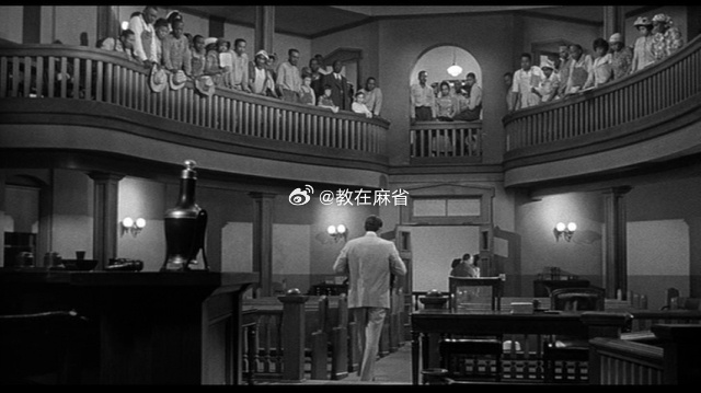 经典著作拍成的电影，跟原著比，基本都很让人失望。 有的事件前后颠倒、有的删减太多