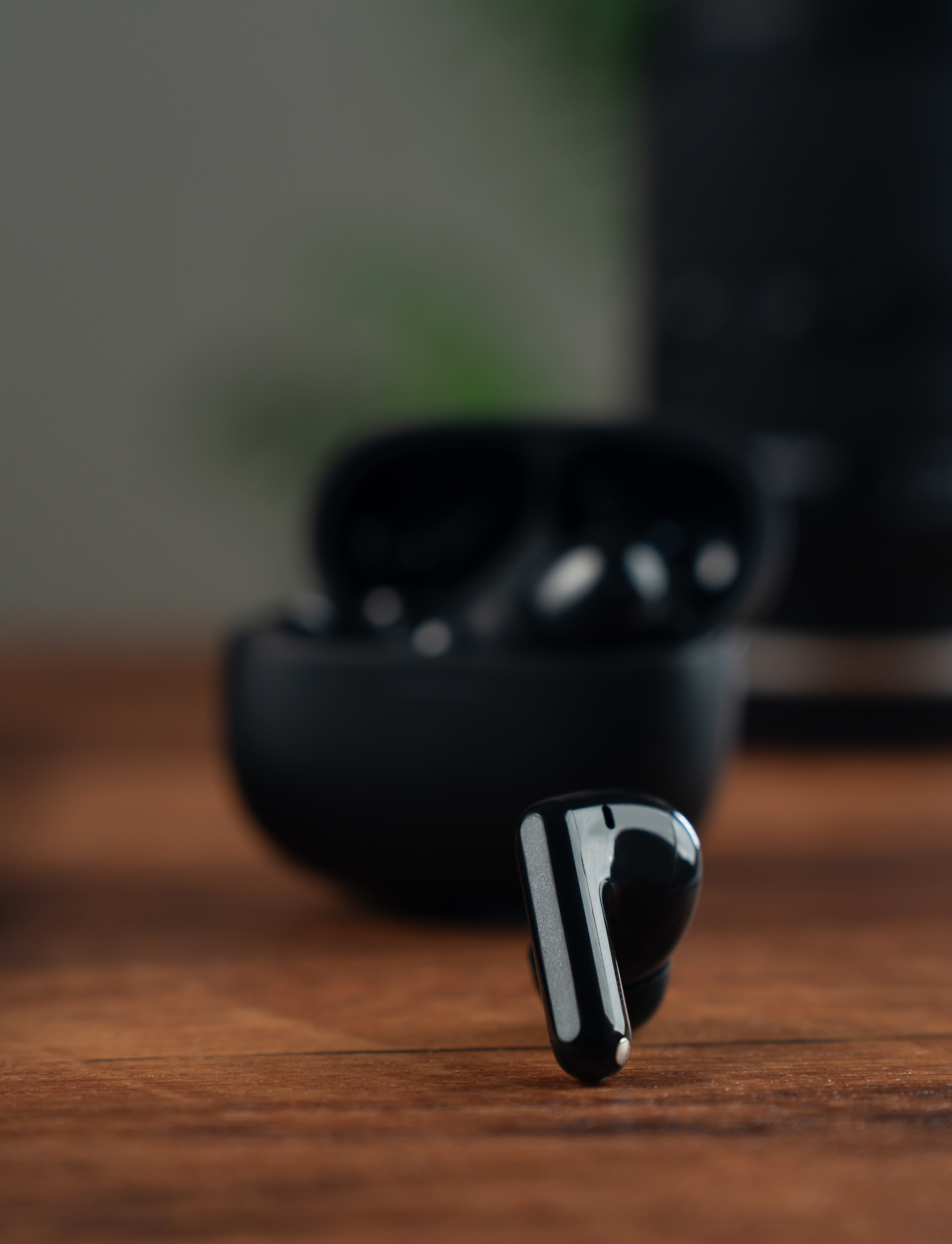 REDMI Buds 8 暮黑图赏｜低调到骨子里的实力派暮黑色，哑光磨砂机身细腻