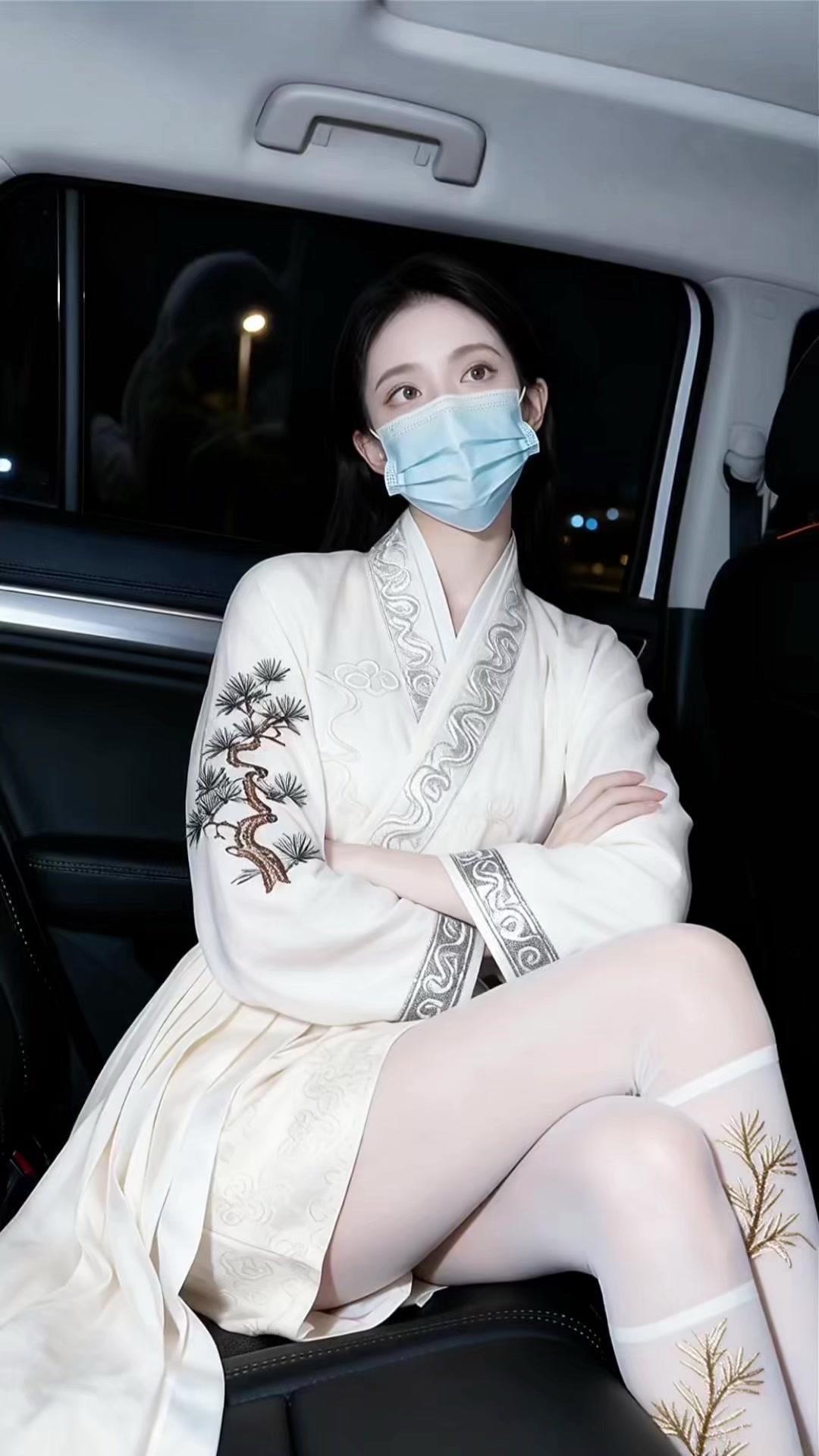 🎐夏末秋初的仪式感，是汉服给的！新收的这套宋制褙子+百迭裙，配色温柔到骨子里，