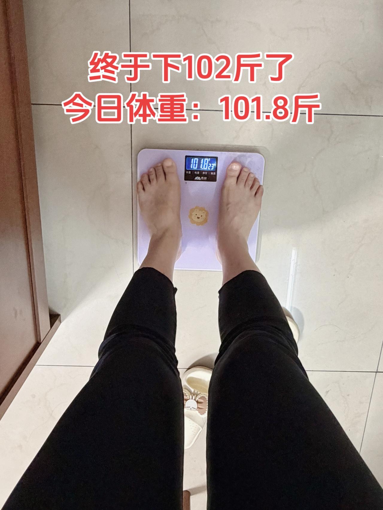 自律减脂健康餐，目标95斤，加油
今日减脂早餐：燕麦鸡蛋+奶咖
体重管理体重管理