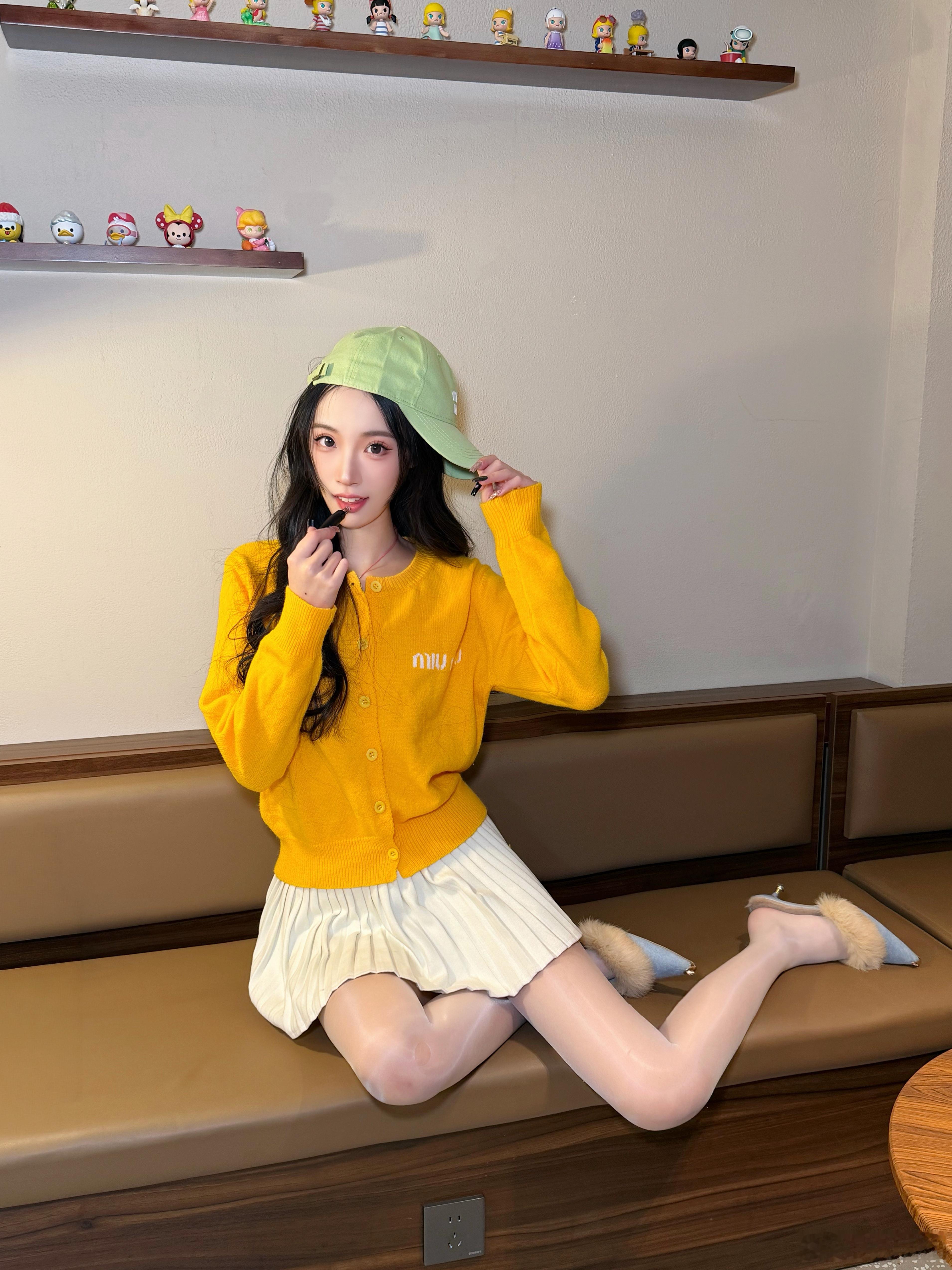 现在只要有一天因为什么耽误了没拍工作的衣服我就会好焦虑好焦虑…希望我每天都有连续