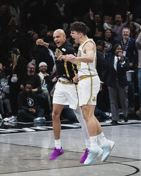 哇啊啊啊！！神来之笔！雨果替补登场底角三分命中！！！118平波士顿凯尔特人 ｜D