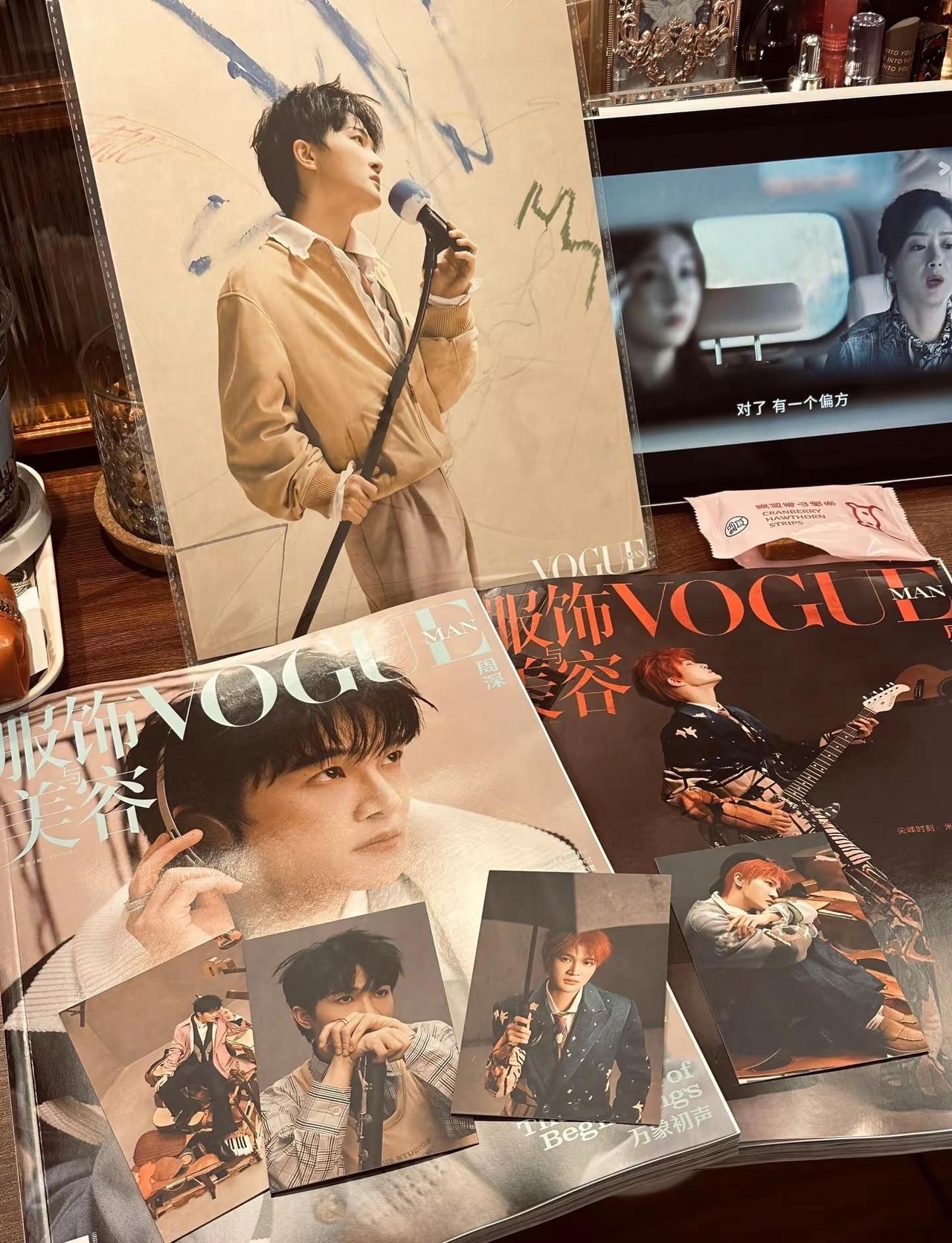 “周深选择做一个具体的、热气腾腾的人。” 我将珍藏🥹周深 周深杂志