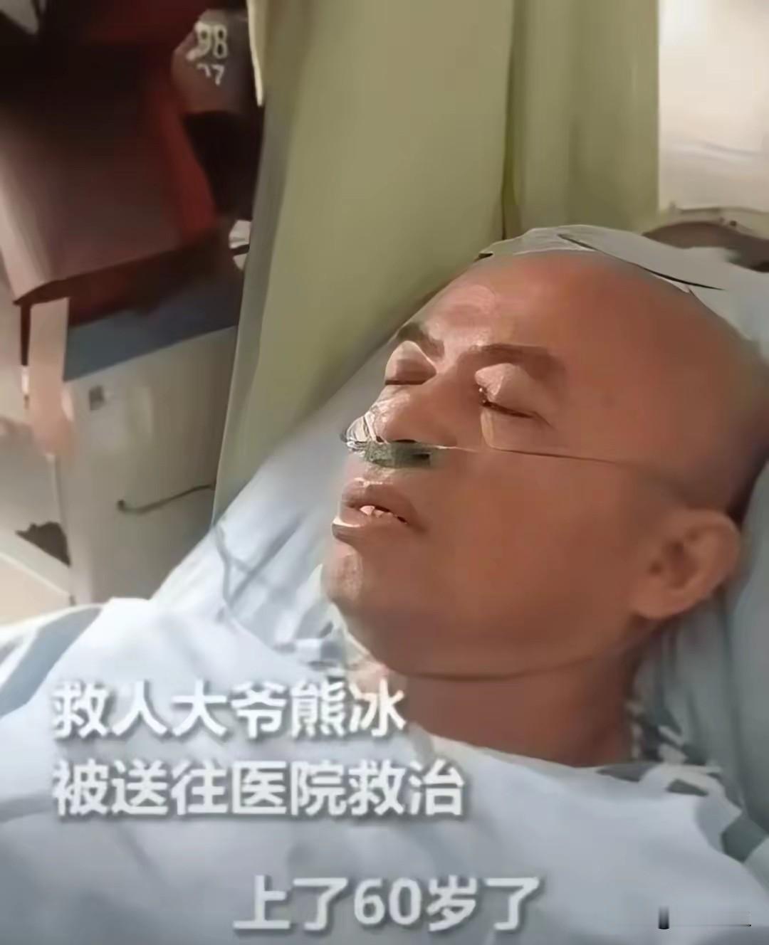 四川，为救落水女子，60岁大爷从36米高的桥上跳下！不料，女子成功获救后，大爷身