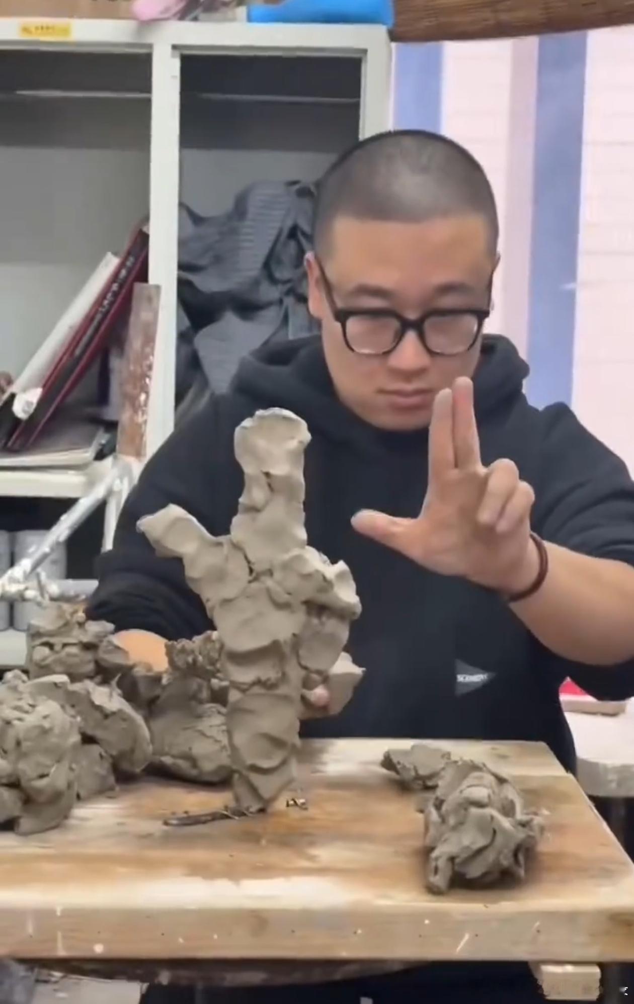 今年地下8英里总冠军奖杯的制作诞生过程。有心了