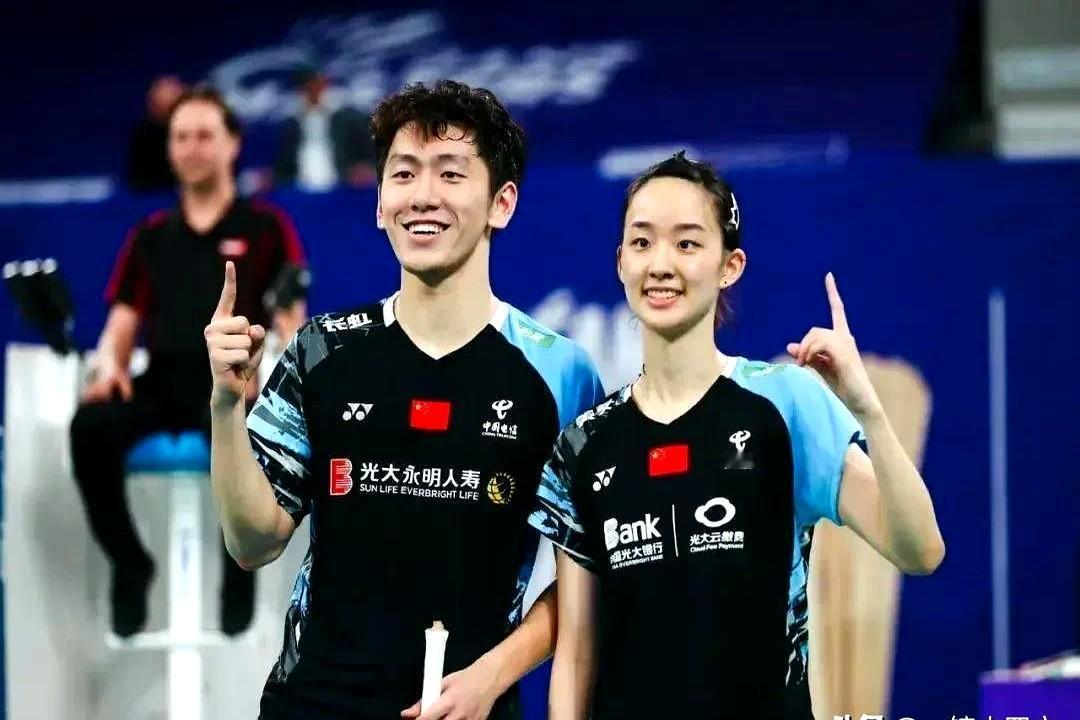 复仇梦碎，只因慢半拍

18比21，决胜局定格那一刻，冯彦哲把球拍往地上一杵，黄