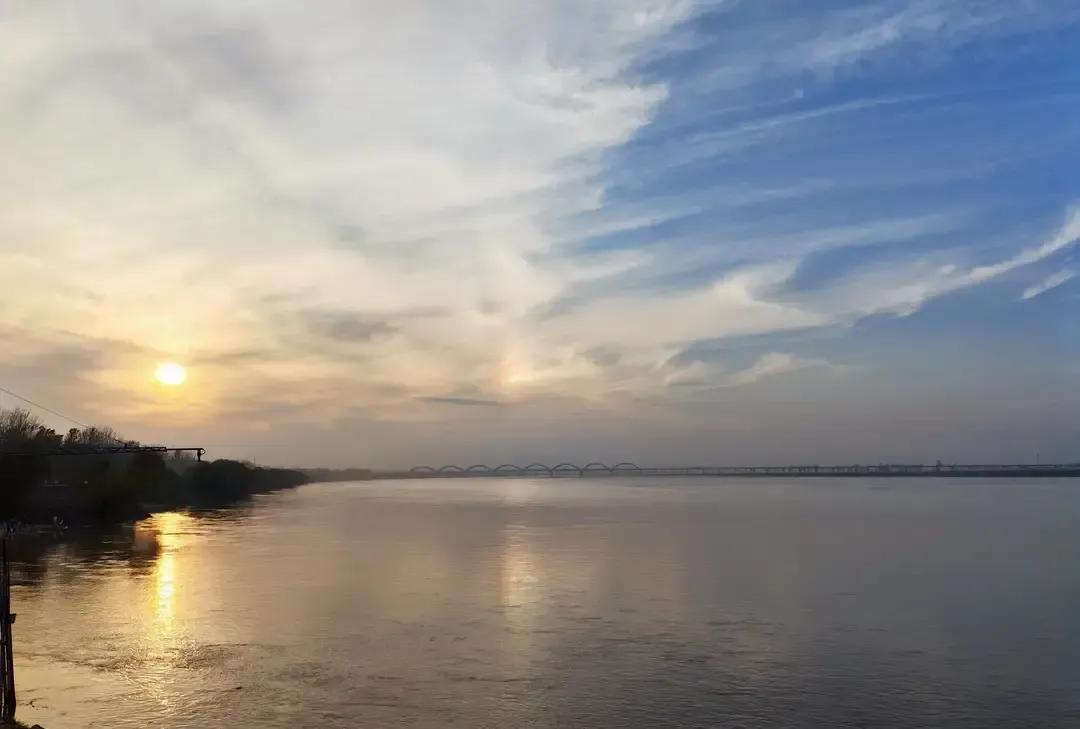 我把房子借给老同学住，社区上门普查，我直接说产权是我的，借住人请配合清退。
对方