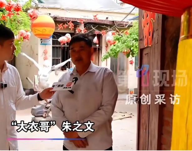 当一扇木门挡不住人性的贪婪，那扇铁门就成了老实人最后的铠甲。
回家的路本应宁静，