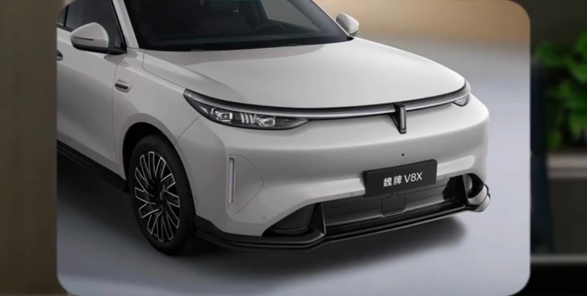 魏牌V8X还有运动版呐，有运动套件，车身姿态低一些新能源汽车﻿