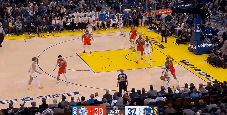 来了！赛斯库里命中勇士生涯首球！
在今天勇士对阵雷霆的第二节比赛中，赛思-库里自