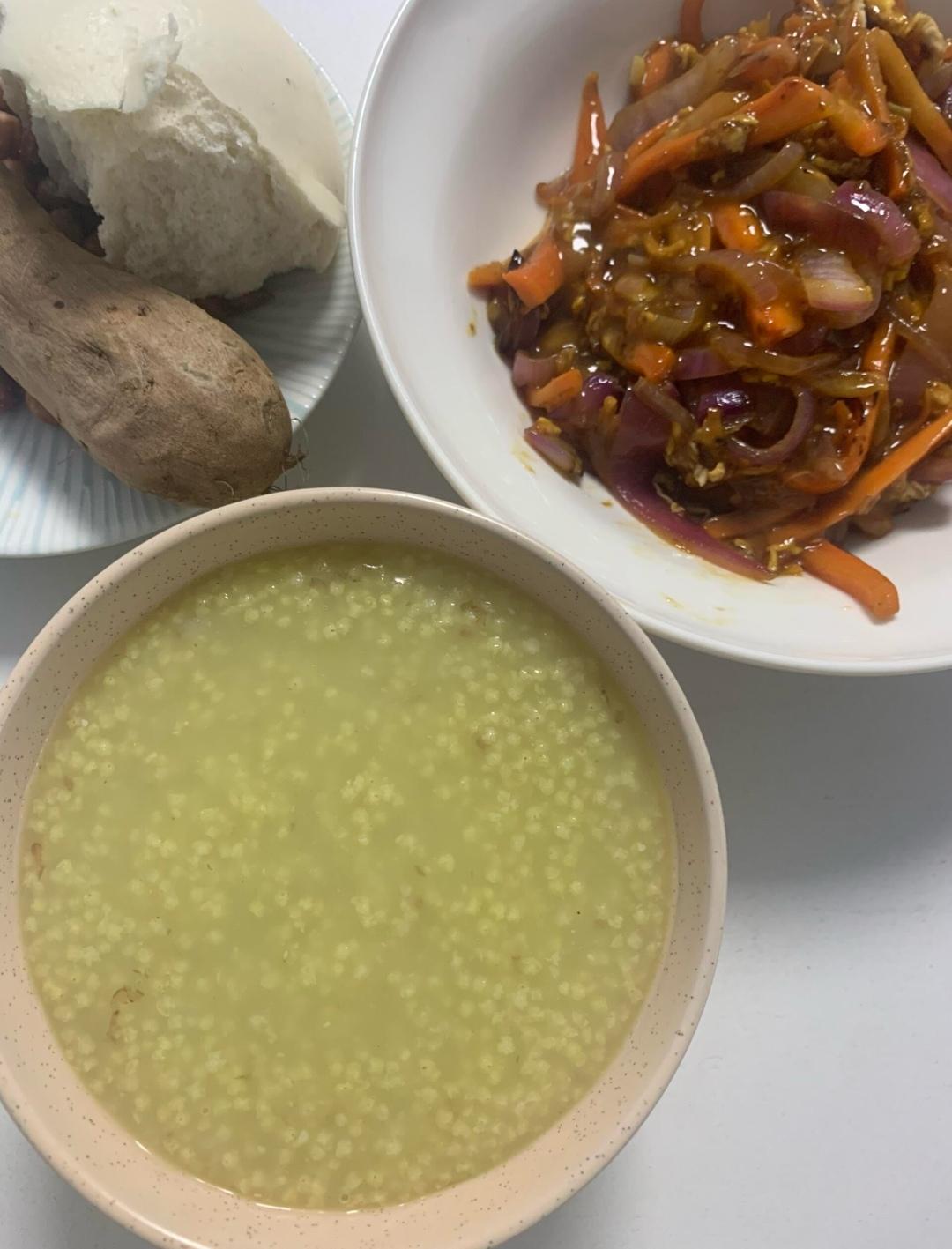＃早餐大家通常都会做些什么＃
   ‌ 在我们当地，老一辈‌人的早餐通常吃小米粥