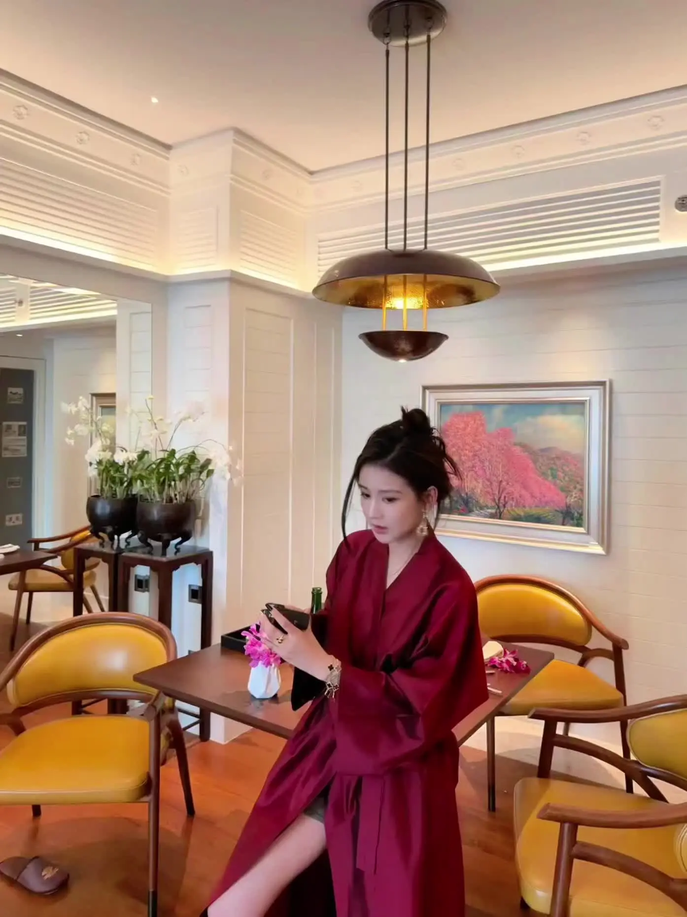 人只要上过牌桌，都会对拥有筹码的人敬重几分。