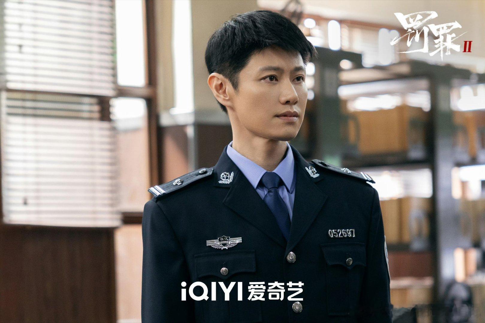 警匪剧里最痛的还是亲情刀叶局那句亏欠亲情，比打打杀杀还戳心，斯晨明明能当优秀警察