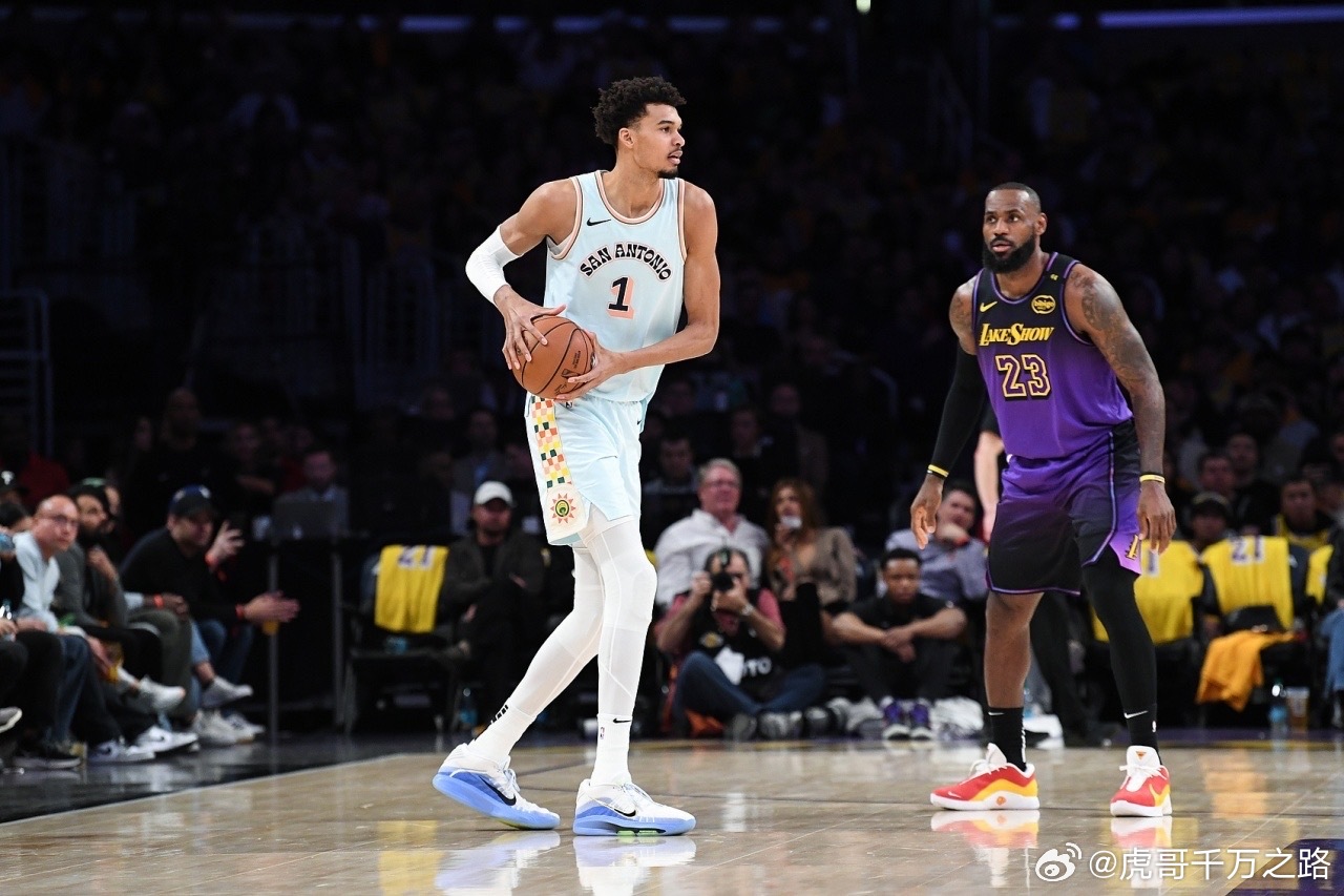 文班亚马克里斯波什NBA前车之鉴！波什提醒文班亚马务必按时服药，警惕血栓复发。波