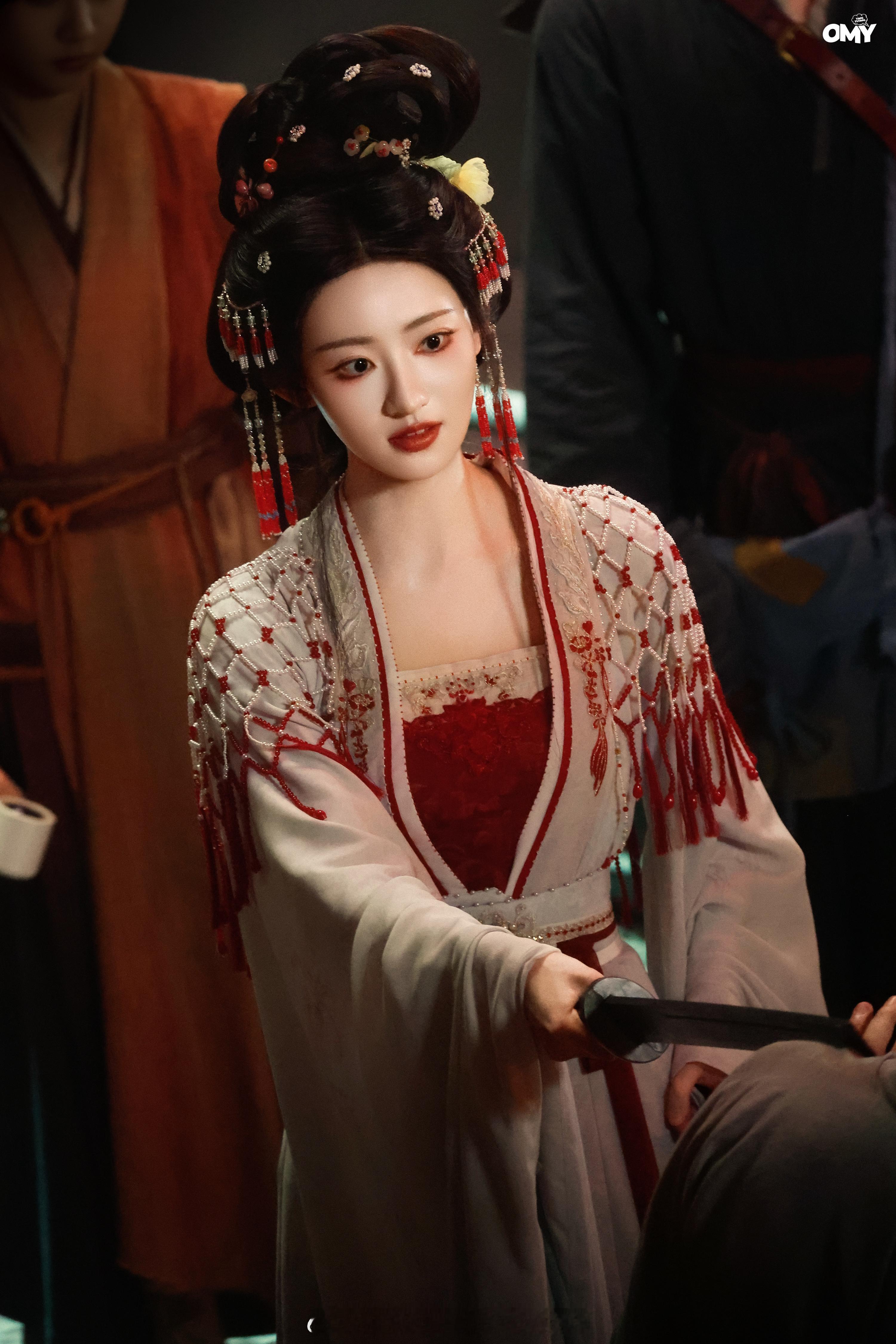 杨雨潼《聊斋》秋容妆造路透图！[羞嗒嗒] ​​​