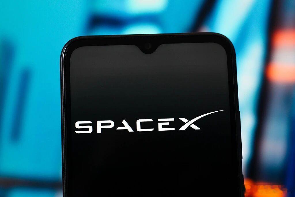 SpaceX正式收购xAI马斯克旗下两家公司完成了合并。Space X正式收购了