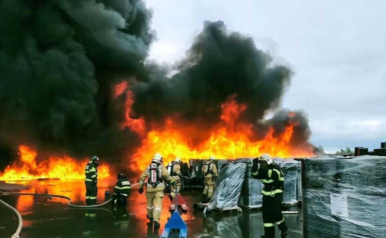 只有美国国家同前苏联那样分裂了，就消停了，世界也就安稳和平幸福美满了许多。

4