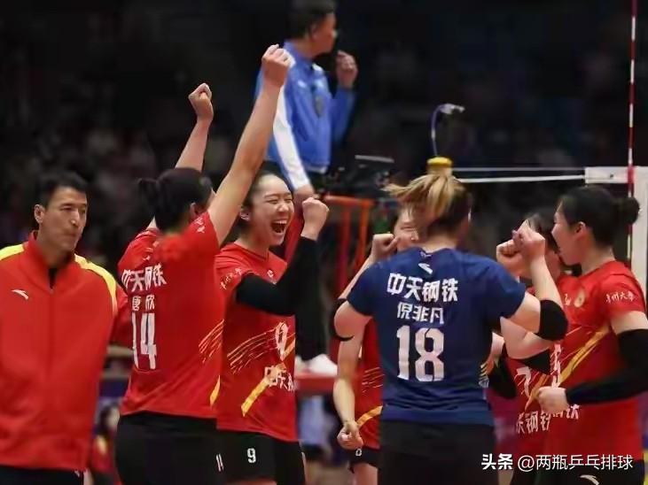女排联赛决赛：江苏女排胜算几何？
二传位置：张梓萱＜许晓婷
张梓萱虽有着超越年龄