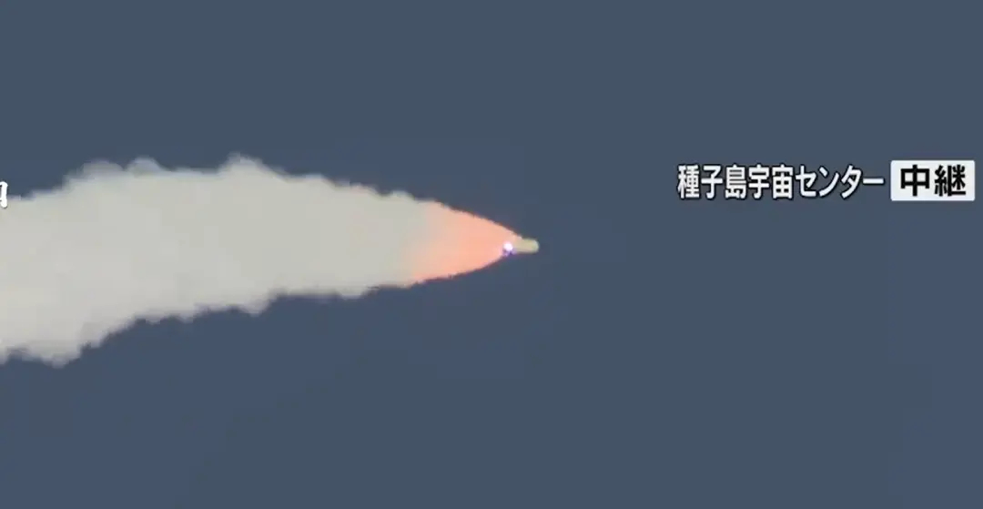 日本种子岛H3火箭发射导航卫星“引路5号”时，二级发动机二次点火后仅一秒即异常关