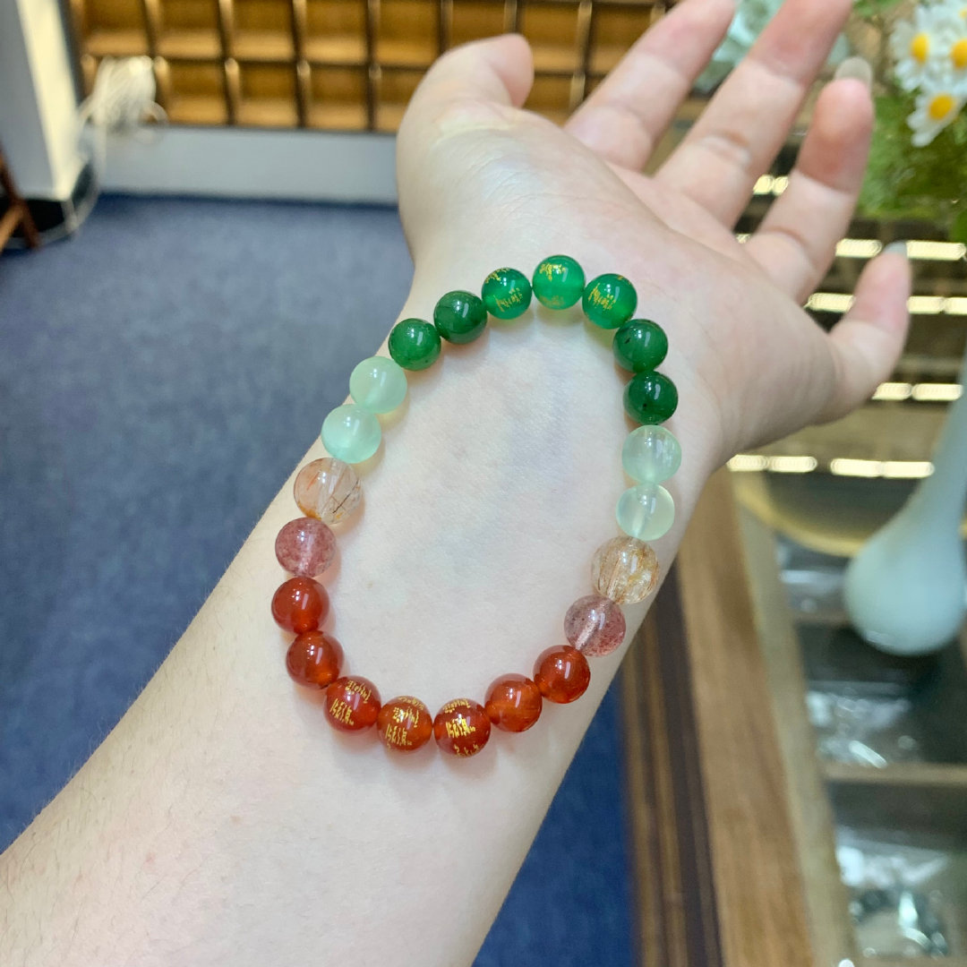 腕间招财📿 ｜8mm玛瑙绿财神红财神的富贵局 💰是被这抹浓郁的正红和深绿拿捏