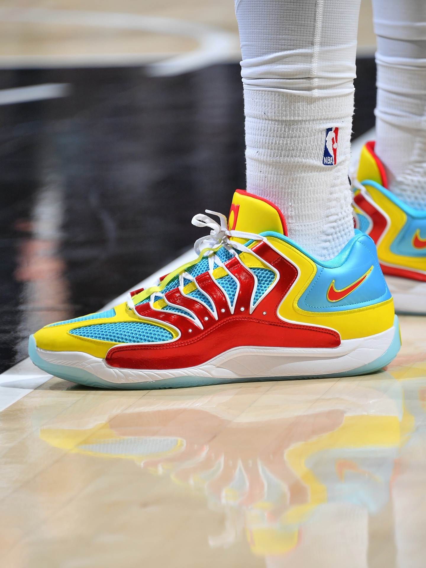 西卡上脚的kd18 pe，这配色好看吗 