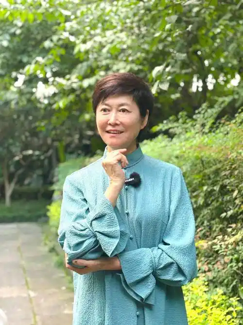 央视《焦点访谈》《东方时空》著名主持人敬一丹去世，享年71岁。 敬一丹去世 ​​