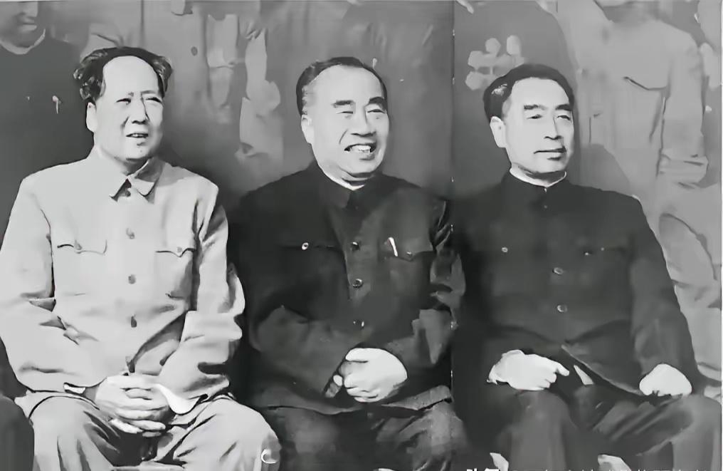 民族的脊梁，人民的领袖！三位共和国的巨人！你可以不点赞，但不能不致敬[good]