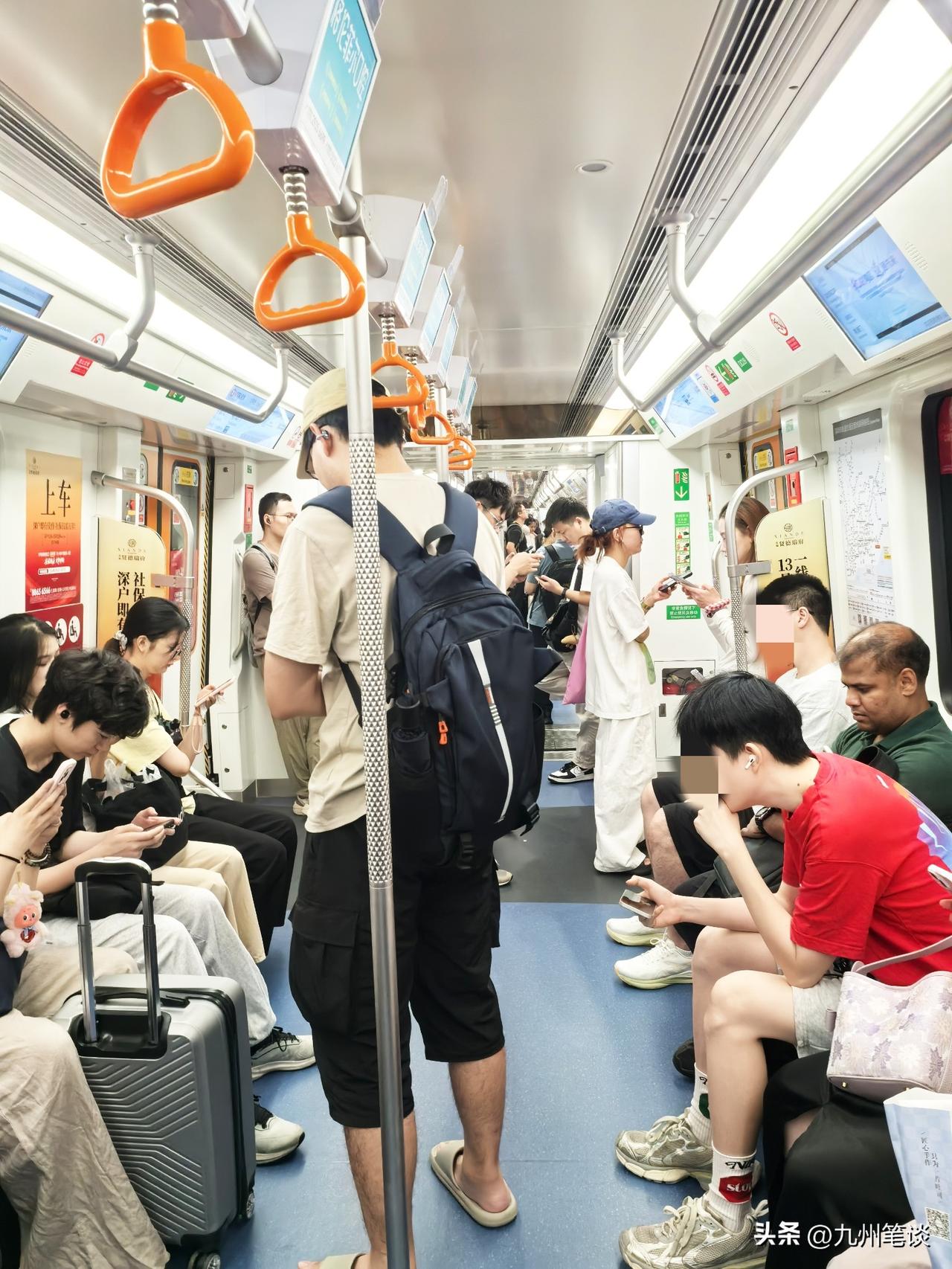 深圳国际化走在珠三角城市前面，比省城广州还要国际化！

深圳的几乎所有公共标识都