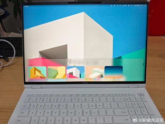 荣耀在笔记本端也开始玩自己的美学设计了实话实说，荣耀笔记本的全新UI确实比较好看