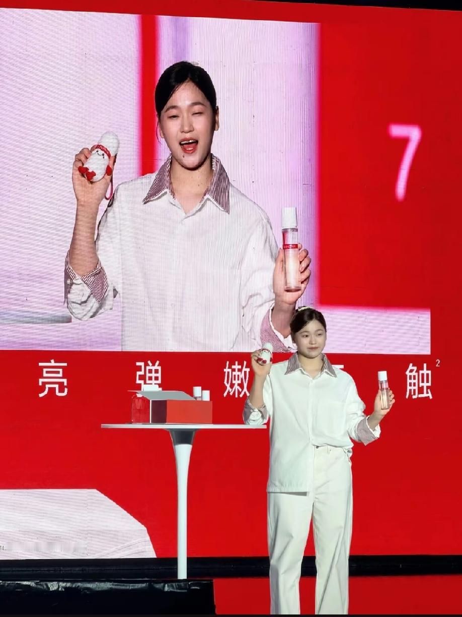 薇诺娜品牌代言人全红婵，真的太好看了。
依旧是那个阳光明媚的婵宝，人见人爱的全红